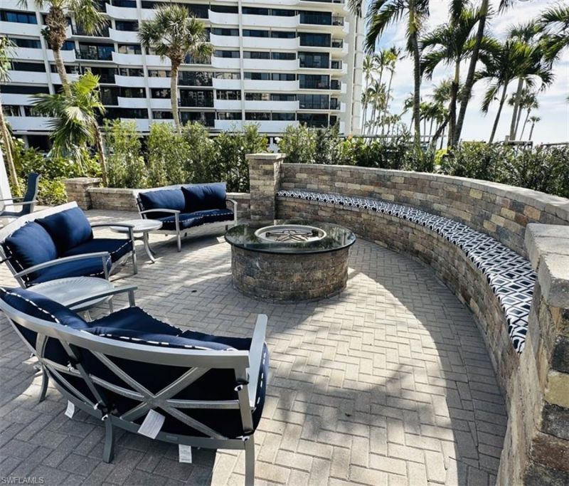 4021 Gulf Shore Blvd N, Unit V19, Naples, FL 34103 Photo