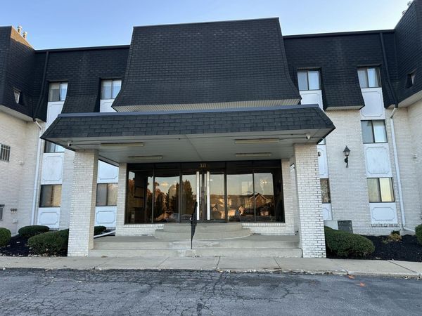 321 Deerpath Drive, Unit 109, Schererville, IN 46375
