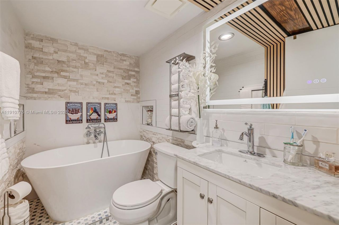 1820 S Treasure Dr, Unit 203D, North Bay Village, FL 33141 Photo