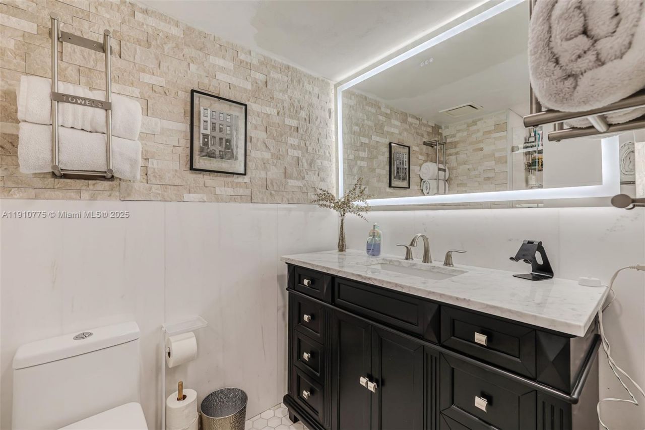 1820 S Treasure Dr, Unit 203D, North Bay Village, FL 33141 Photo