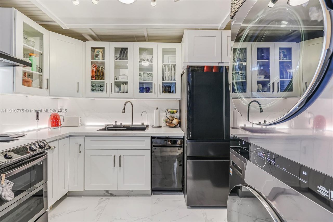 1820 S Treasure Dr, Unit 203D, North Bay Village, FL 33141 Photo