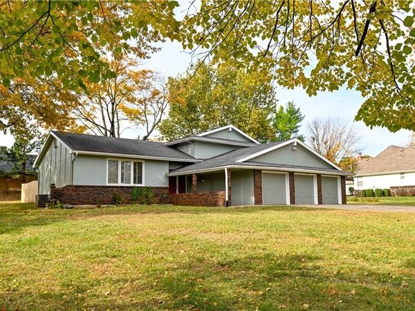 909 Tam O'Shanter Street, Kansas City, MO 64145