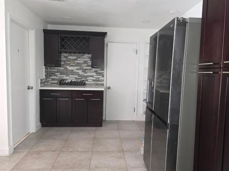 690 NW 68th Avenue, Plantation, FL 33317 Photo
