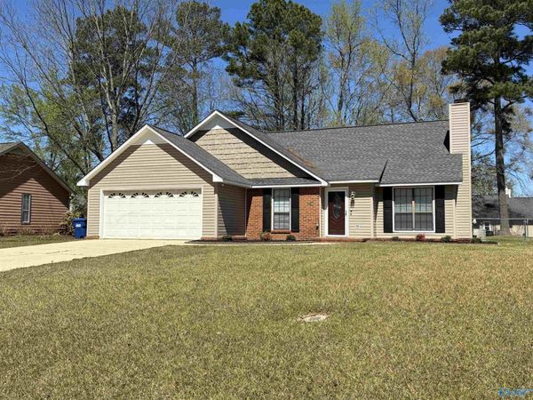 1805 Apache Drive, Albertville, AL 35950