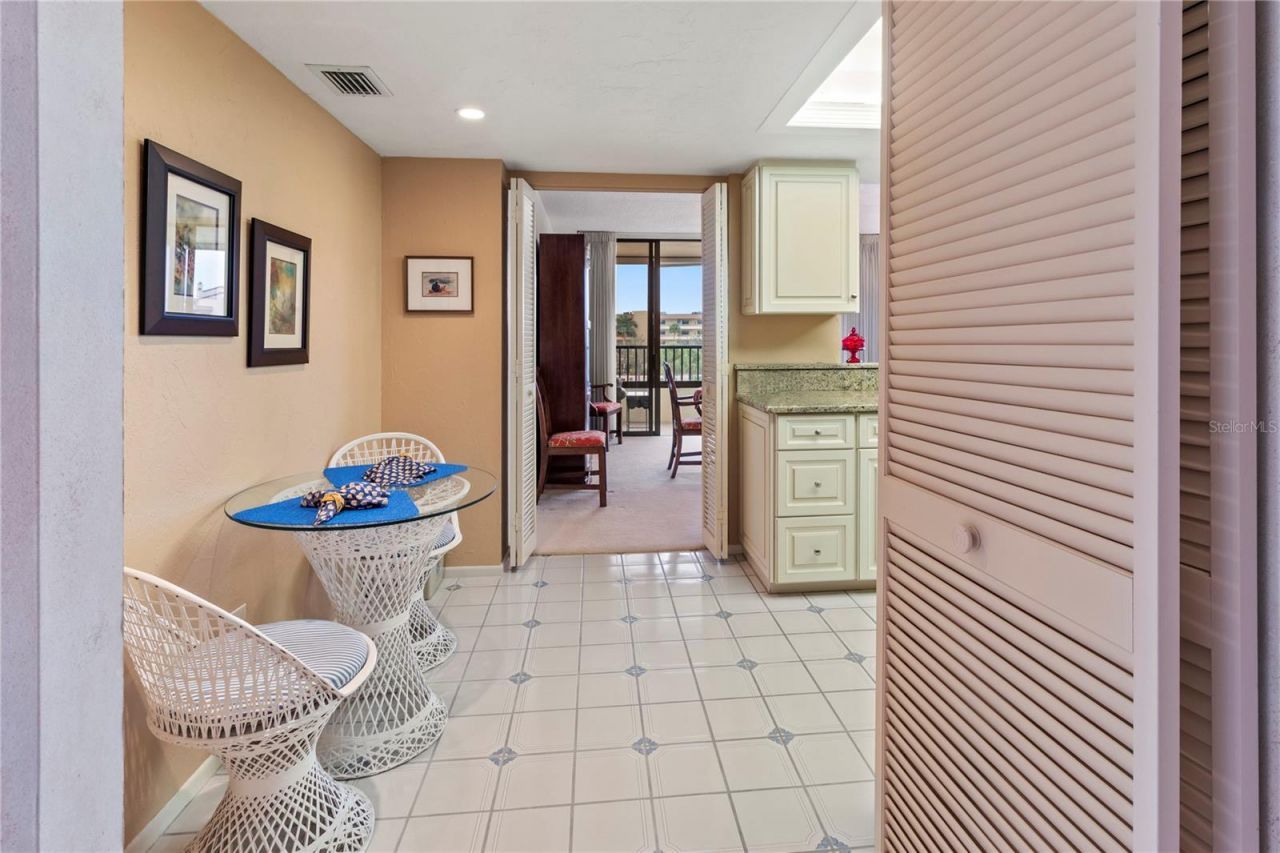 8735 Midnight Pass Road, Unit 301B, Sarasota, FL 34242 Photo