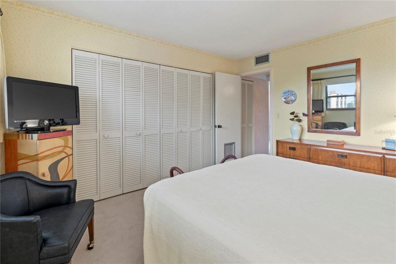 8735 Midnight Pass Road, Unit 301B, Sarasota, FL 34242 Photo