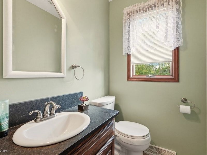 951 S Azalea Boulevard, Barberton, OH 44203 Photo 17