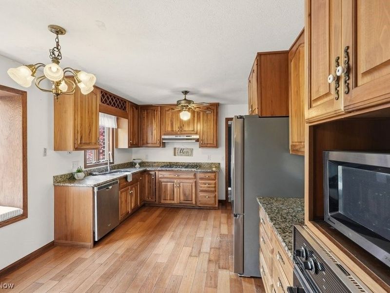 951 S Azalea Boulevard, Barberton, OH 44203 Photo 18