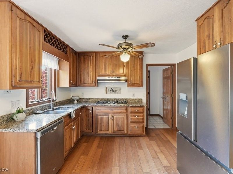 951 S Azalea Boulevard, Barberton, OH 44203 Photo 20