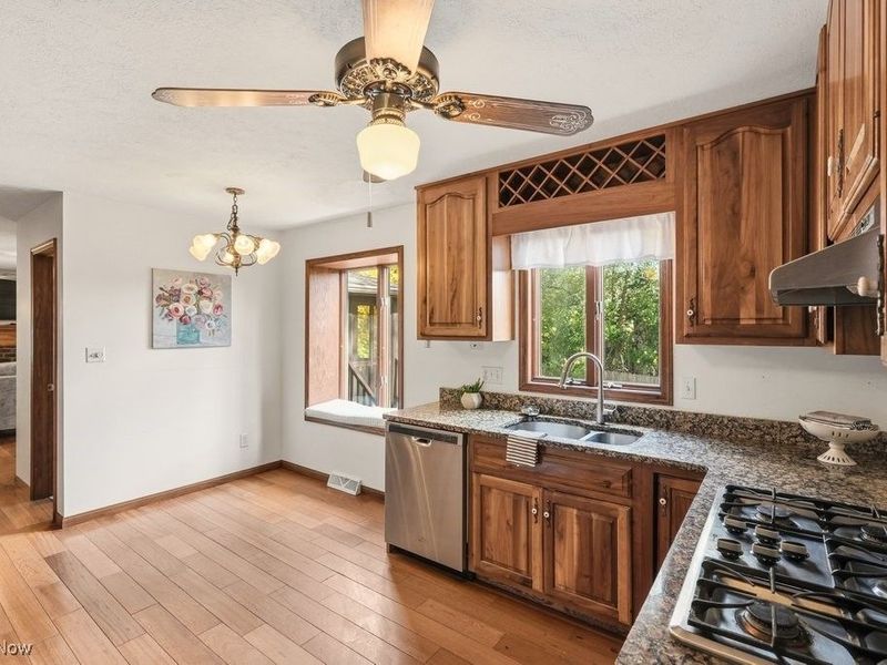 951 S Azalea Boulevard, Barberton, OH 44203 Photo 26