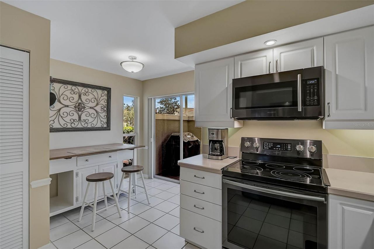 7341 Golf Pointe Circle, Sarasota, FL 34243 Photo