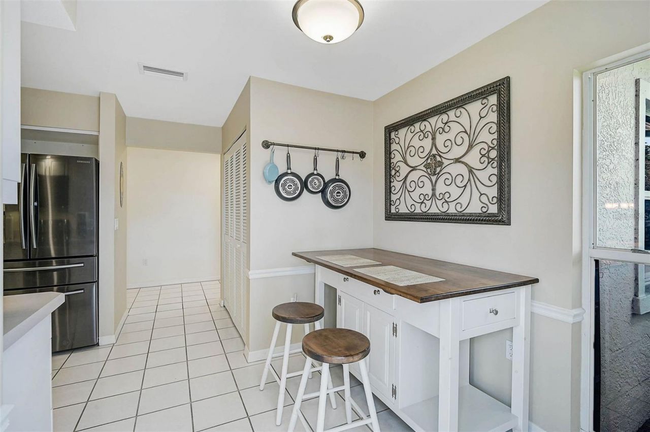 7341 Golf Pointe Circle, Sarasota, FL 34243 Photo