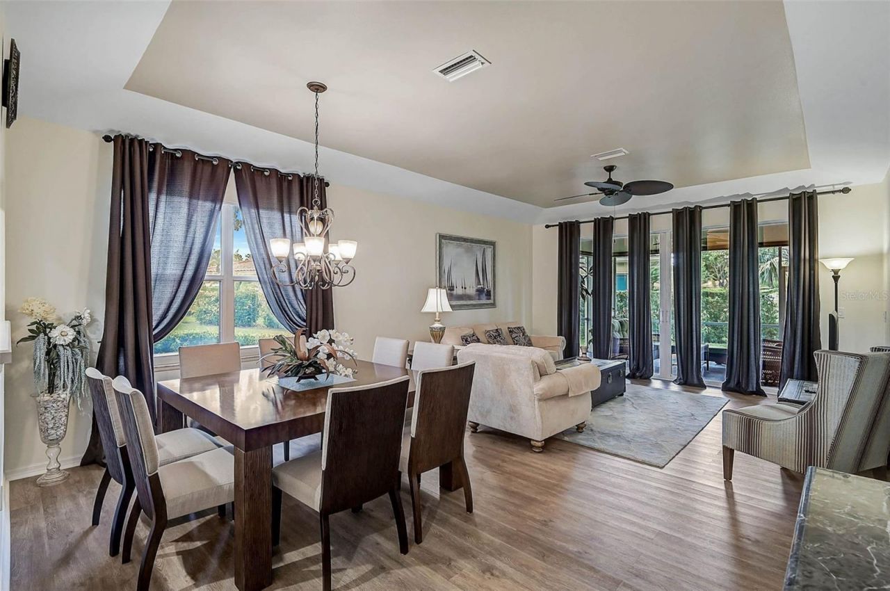 7341 Golf Pointe Circle, Sarasota, FL 34243 Photo