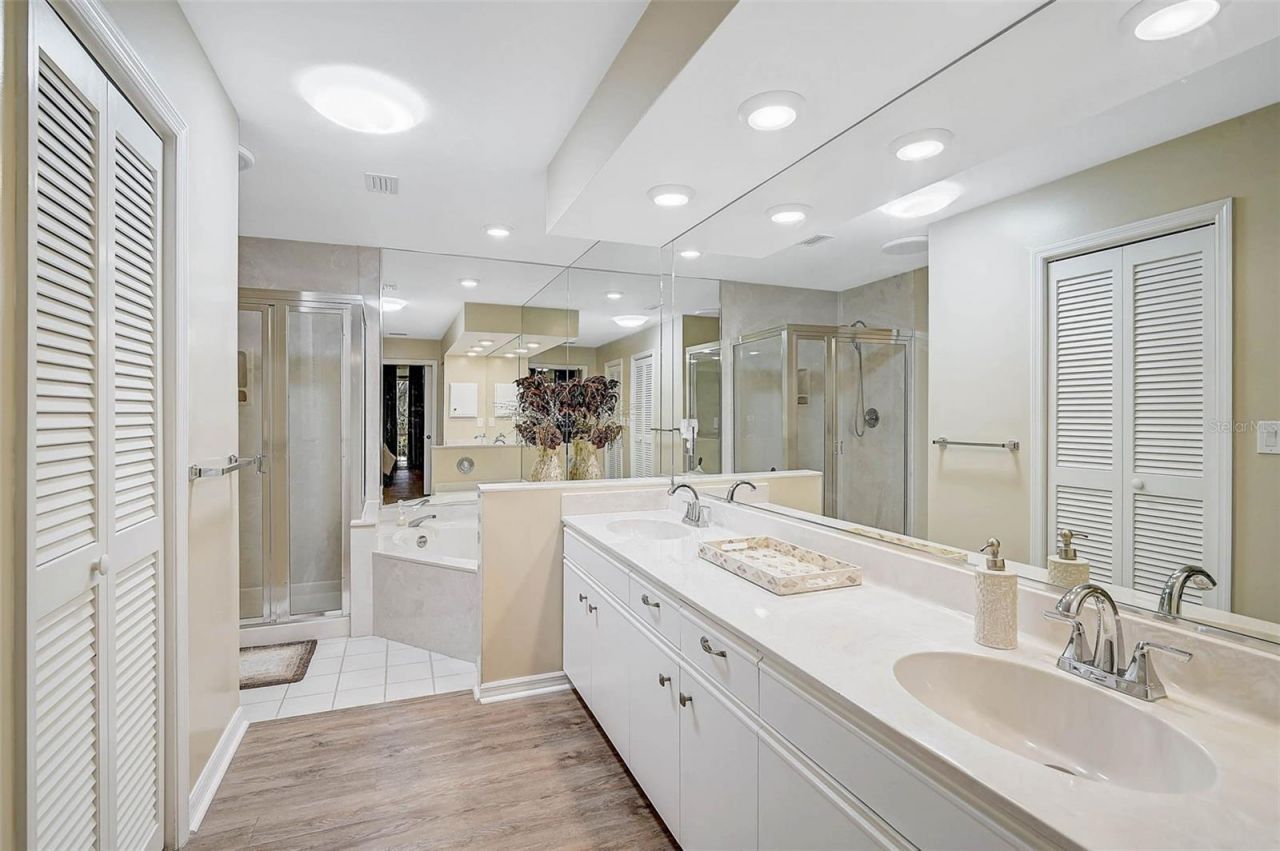 7341 Golf Pointe Circle, Sarasota, FL 34243 Photo