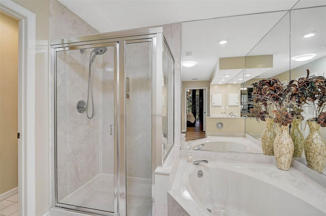 7341 Golf Pointe Circle, Sarasota, FL 34243 Photo