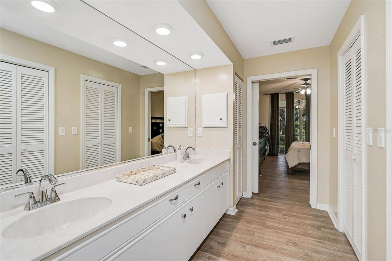 7341 Golf Pointe Circle, Sarasota, FL 34243 Photo