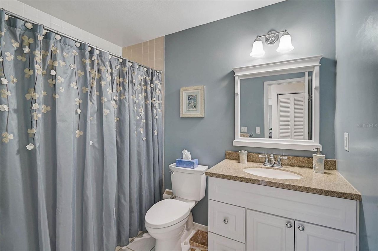 7341 Golf Pointe Circle, Sarasota, FL 34243 Photo