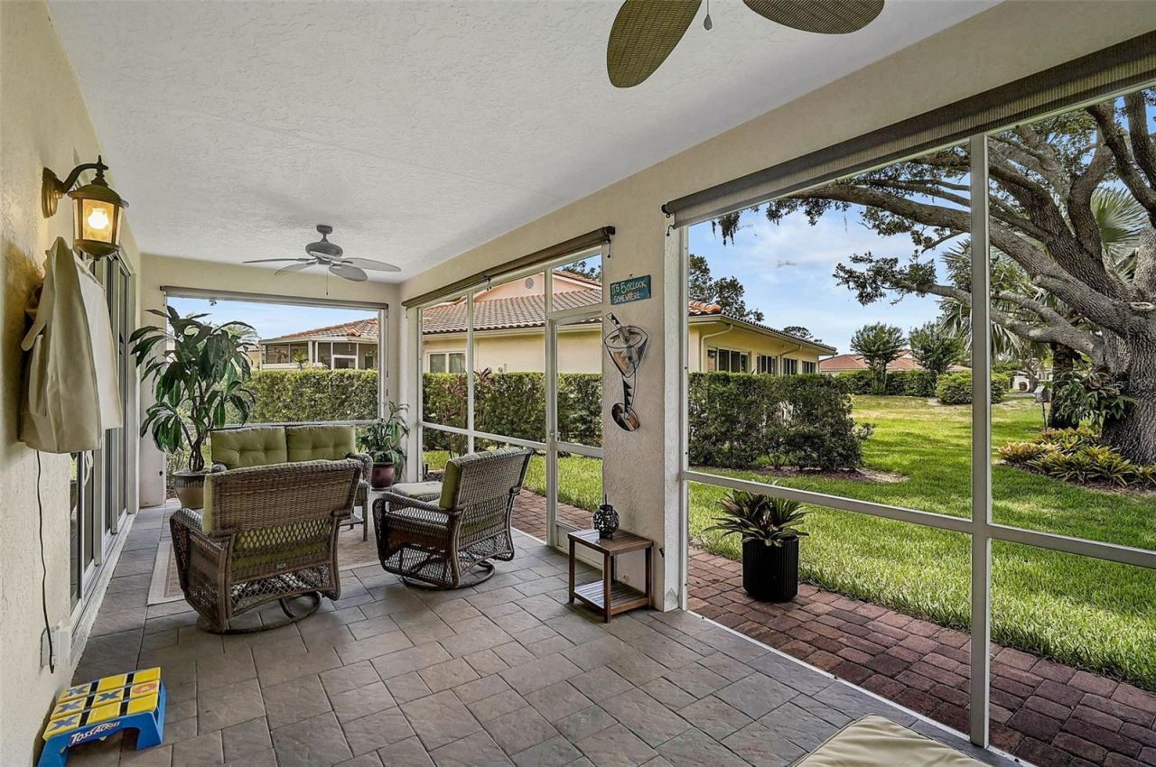 7341 Golf Pointe Circle, Sarasota, FL 34243 Photo