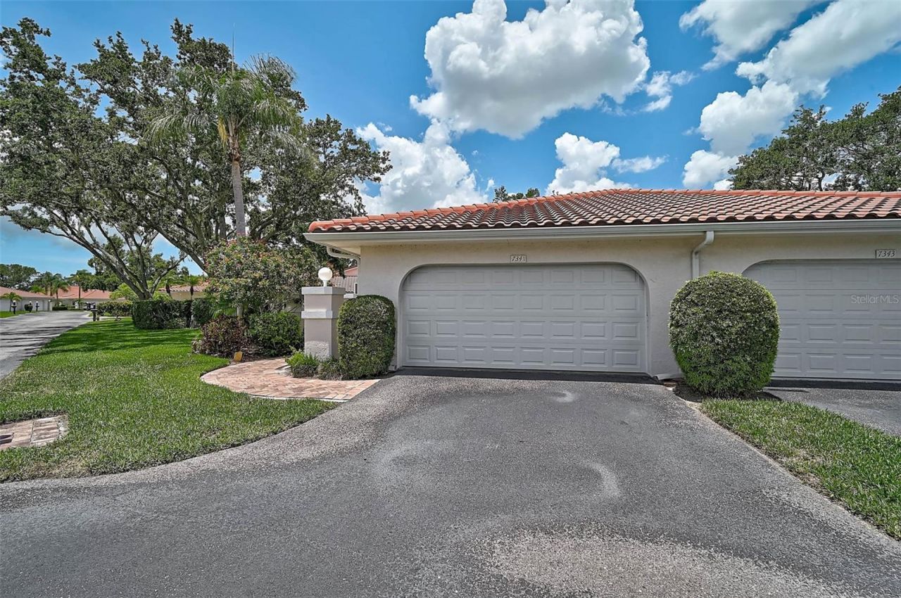 7341 Golf Pointe Circle, Sarasota, FL 34243 Photo