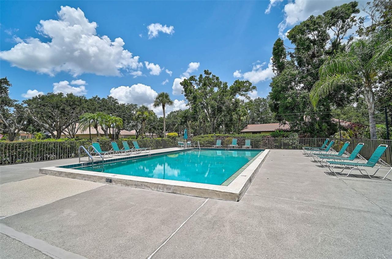 7341 Golf Pointe Circle, Sarasota, FL 34243 Photo