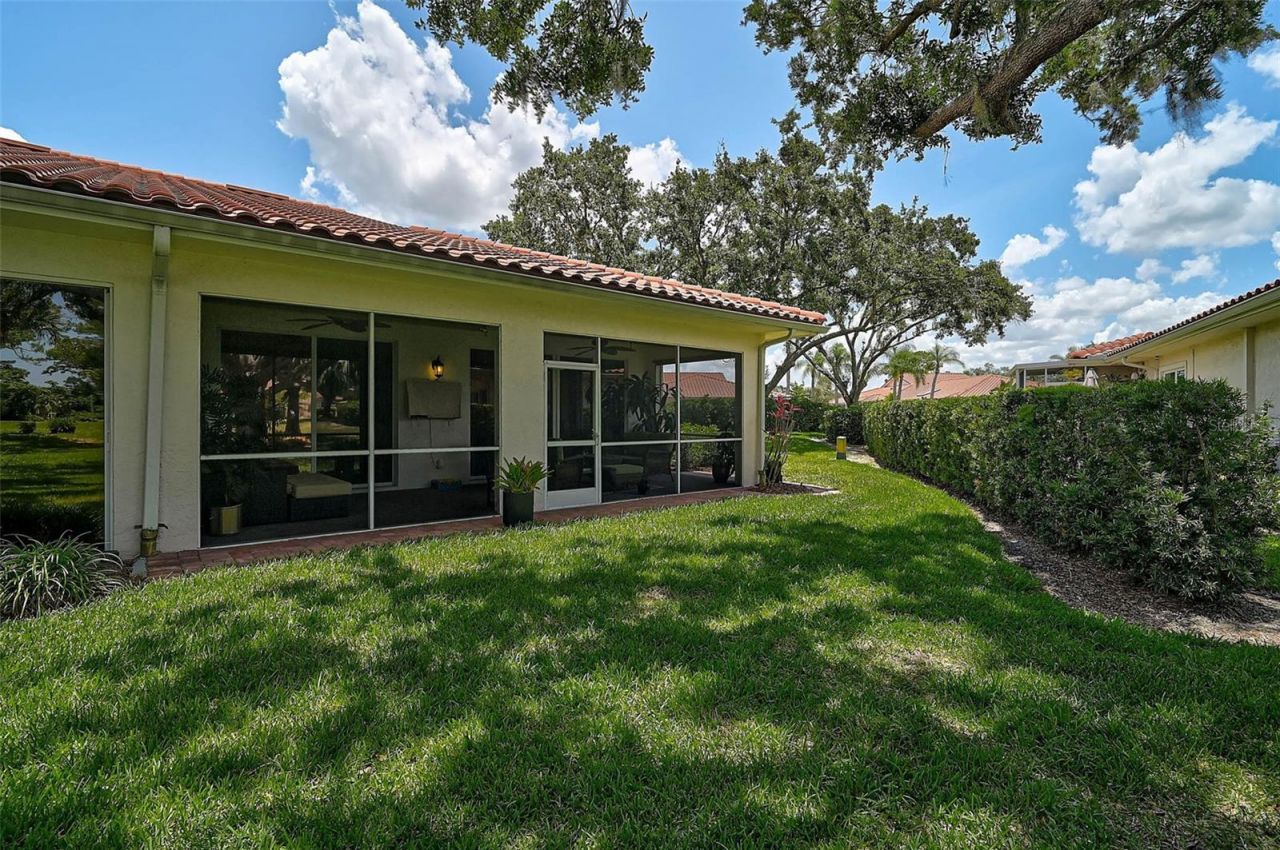 7341 Golf Pointe Circle, Sarasota, FL 34243 Photo