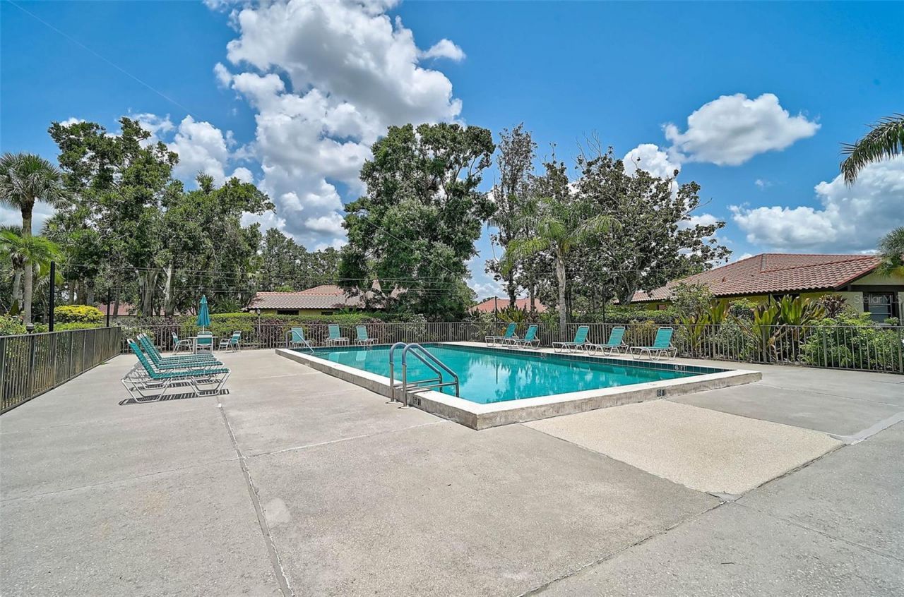 7341 Golf Pointe Circle, Sarasota, FL 34243 Photo