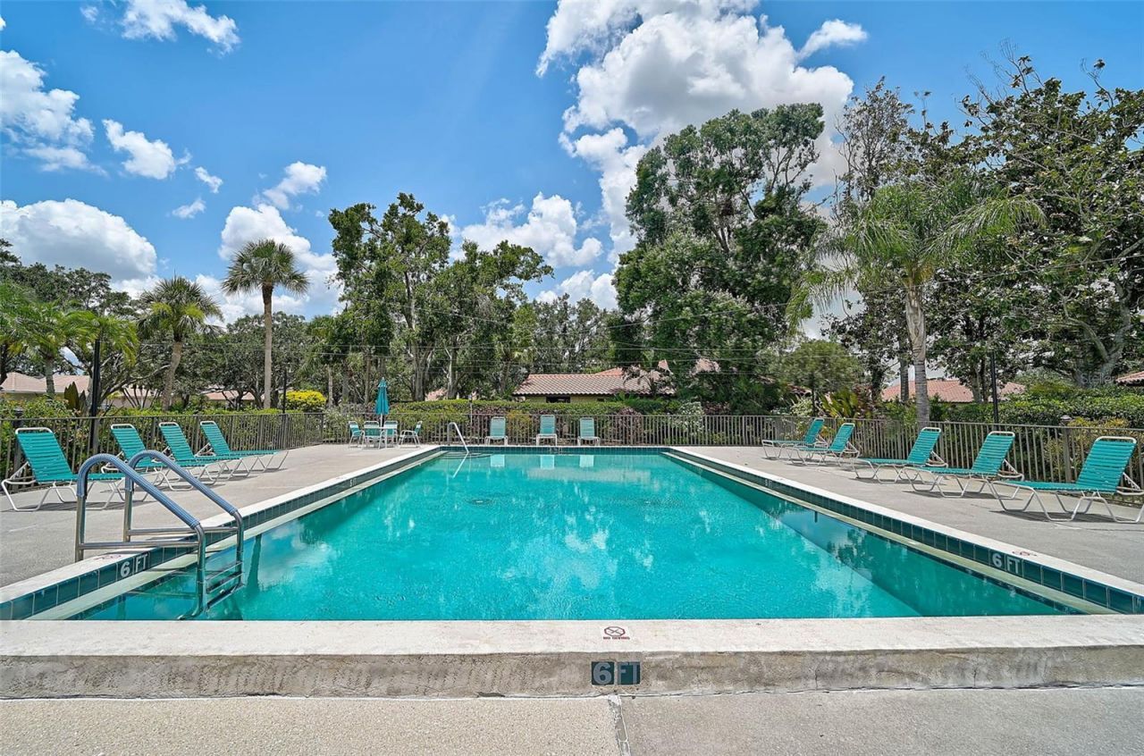 7341 Golf Pointe Circle, Sarasota, FL 34243 Photo