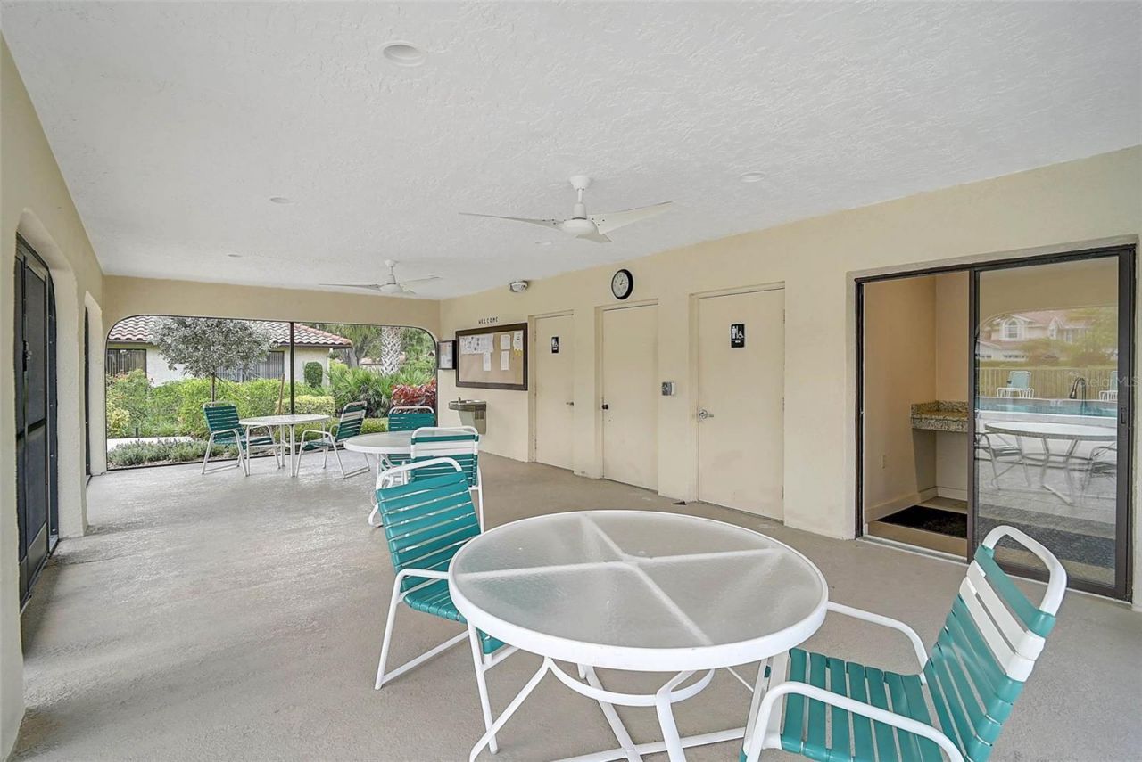 7341 Golf Pointe Circle, Sarasota, FL 34243 Photo