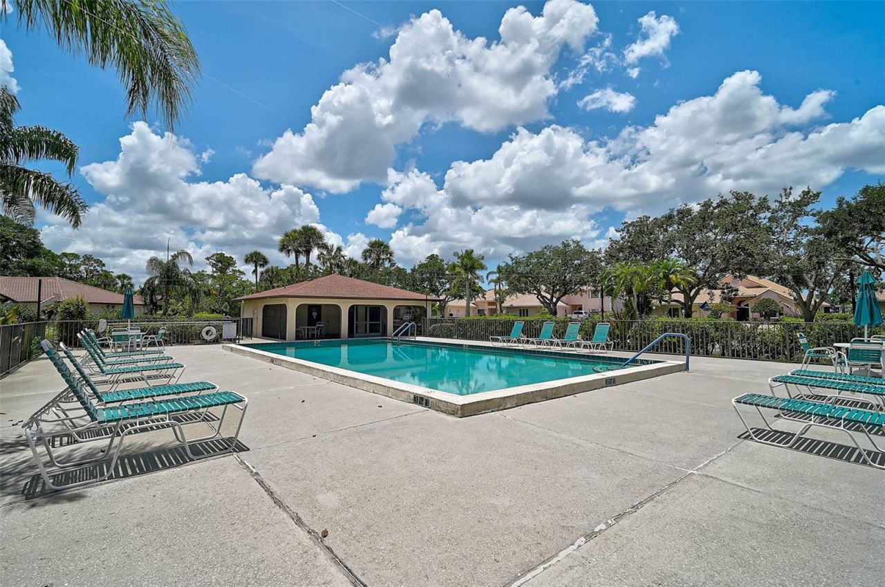 7341 Golf Pointe Circle, Sarasota, FL 34243 Photo