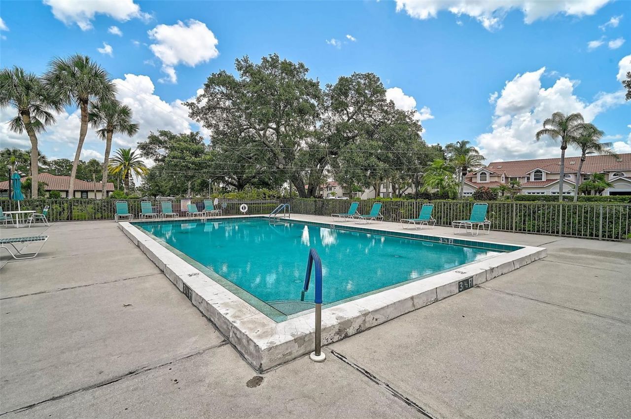 7341 Golf Pointe Circle, Sarasota, FL 34243 Photo
