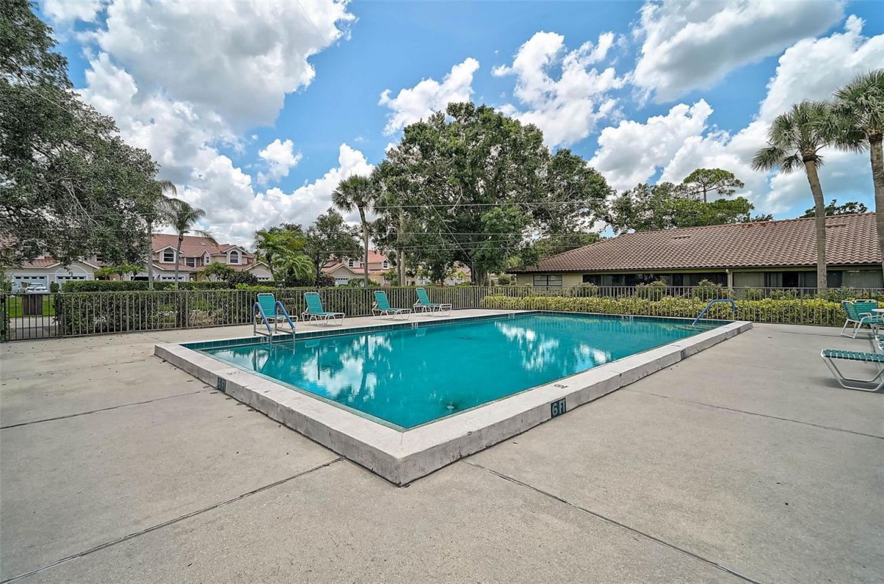 7341 Golf Pointe Circle, Sarasota, FL 34243 Photo