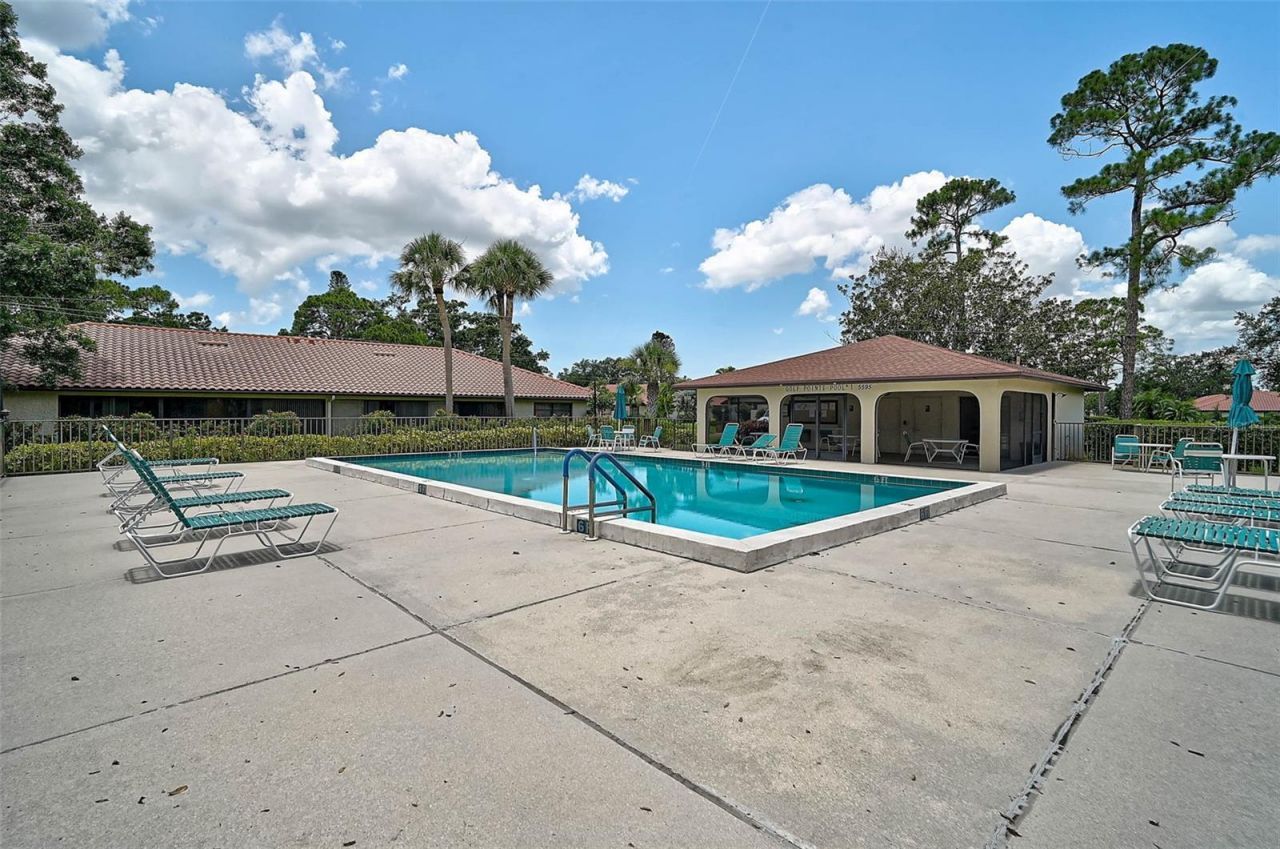 7341 Golf Pointe Circle, Sarasota, FL 34243 Photo