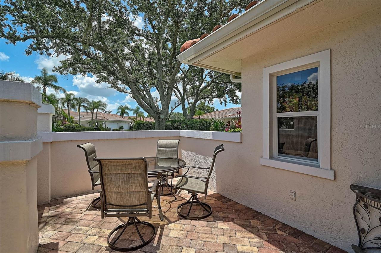 7341 Golf Pointe Circle, Sarasota, FL 34243 Photo