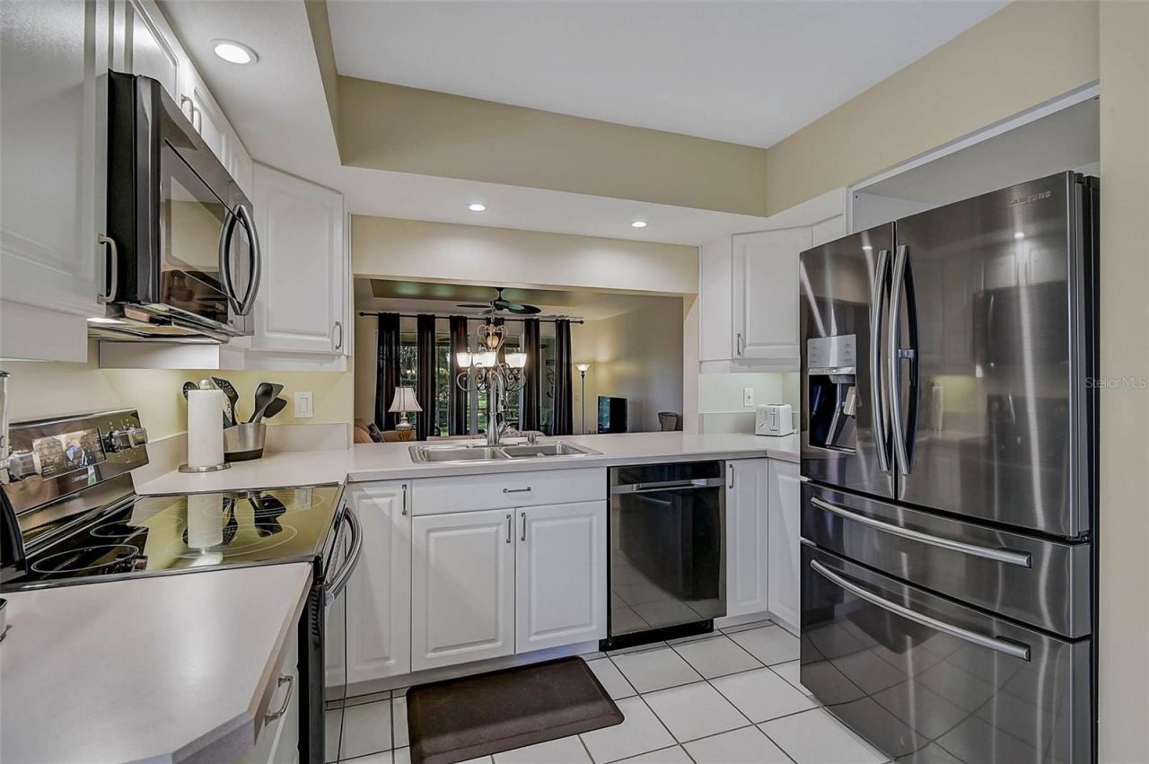 7341 Golf Pointe Circle, Sarasota, FL 34243 Photo