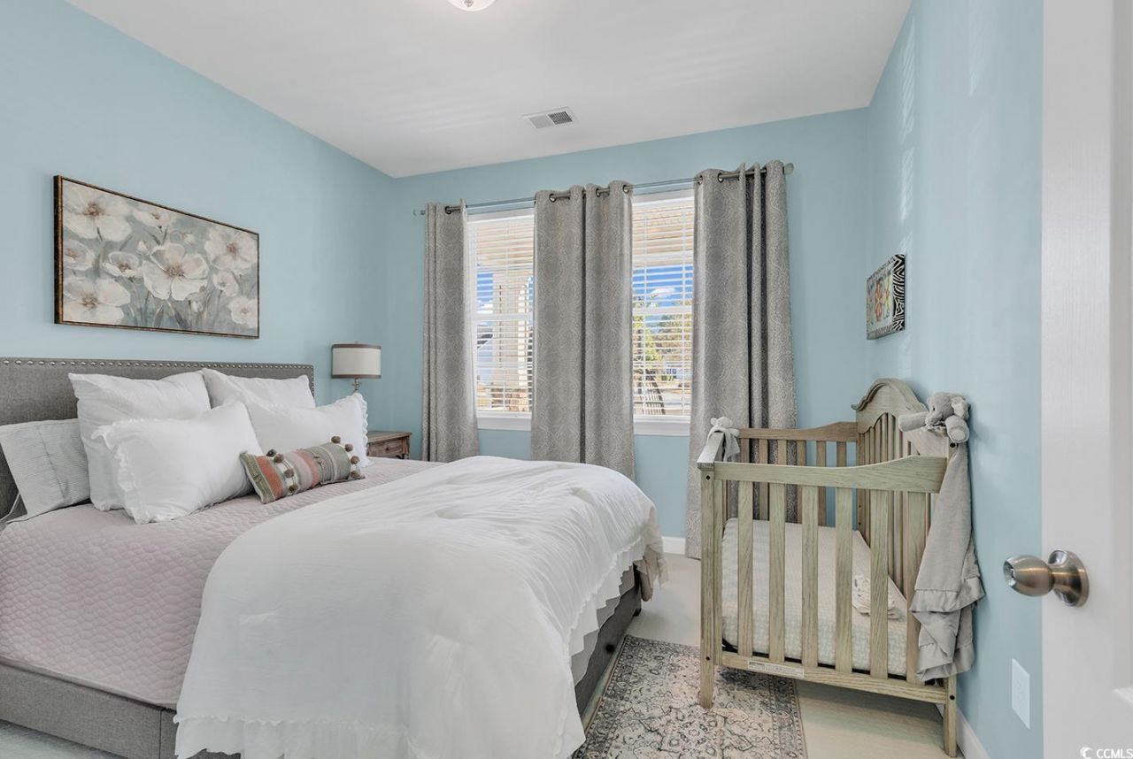 2011 Oxford St. Photo 10