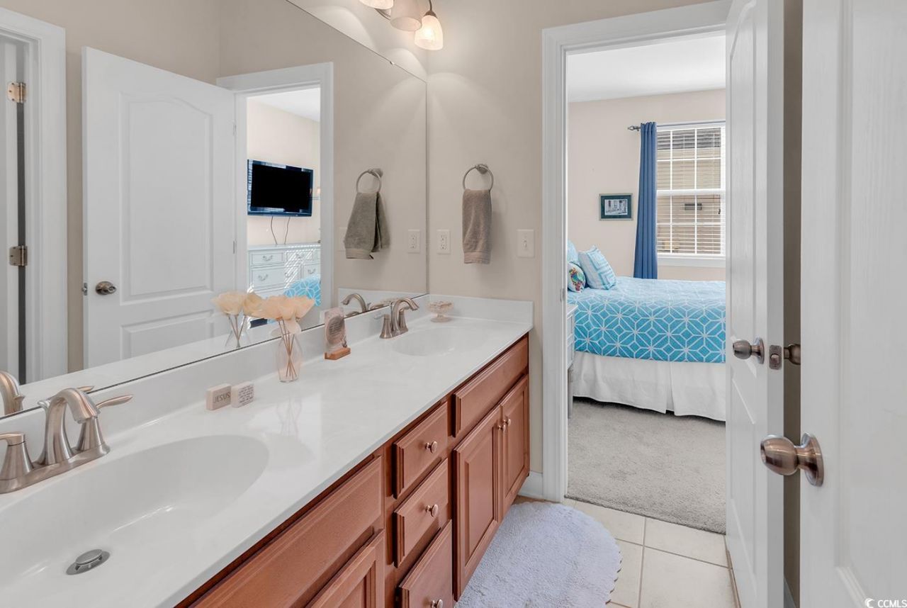 2011 Oxford St. Photo 11