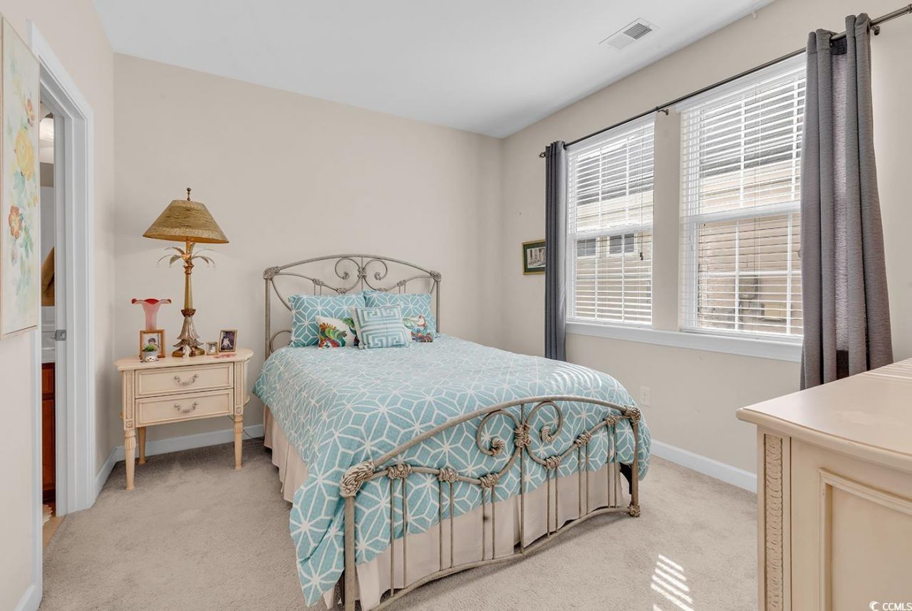 2011 Oxford St. Photo 14