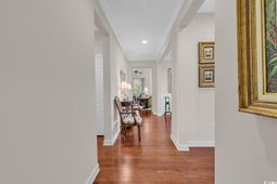 2011 Oxford St. photo 4