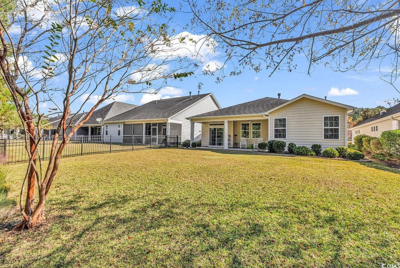 2011 Oxford St. Photo 25