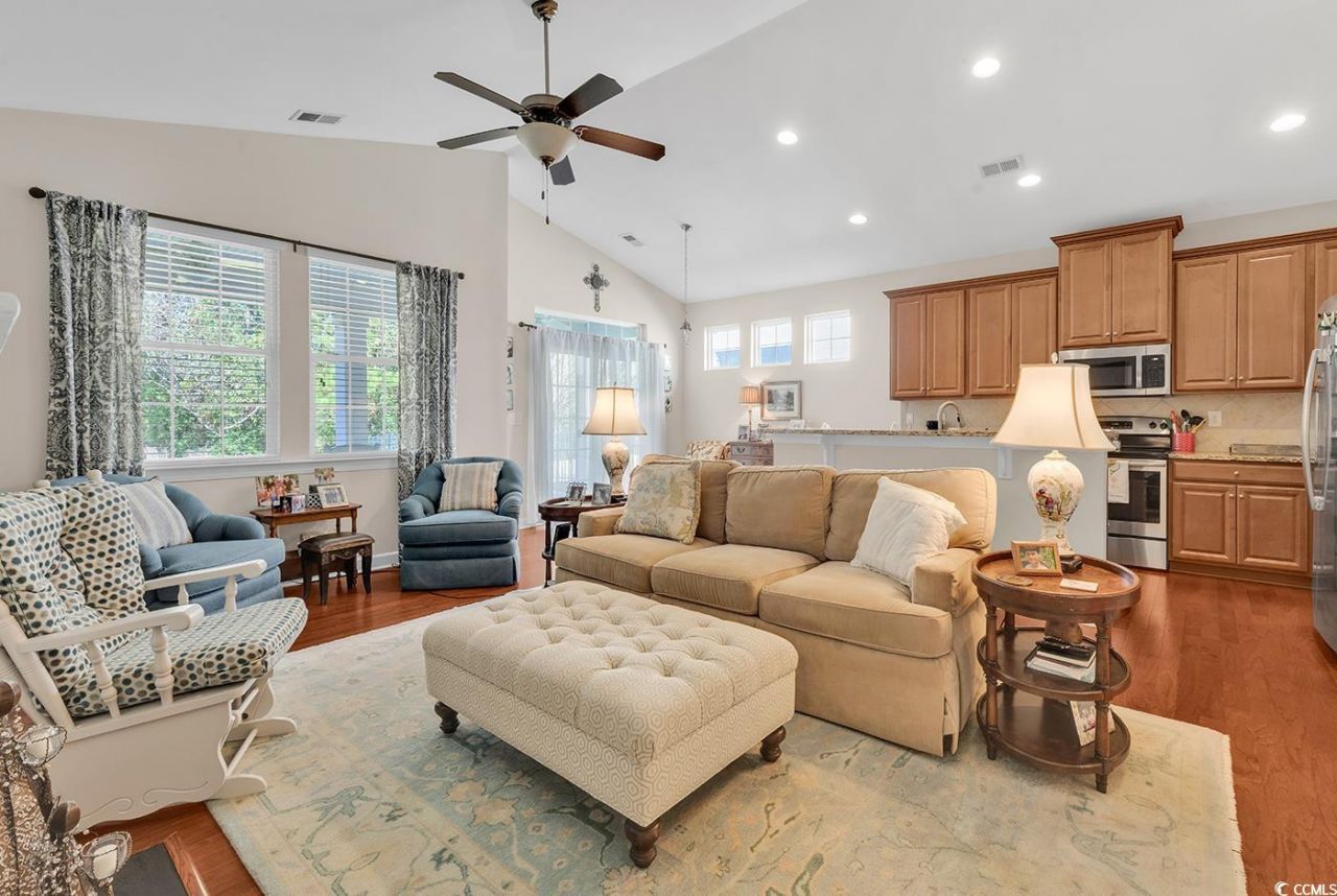 2011 Oxford St. Photo 4