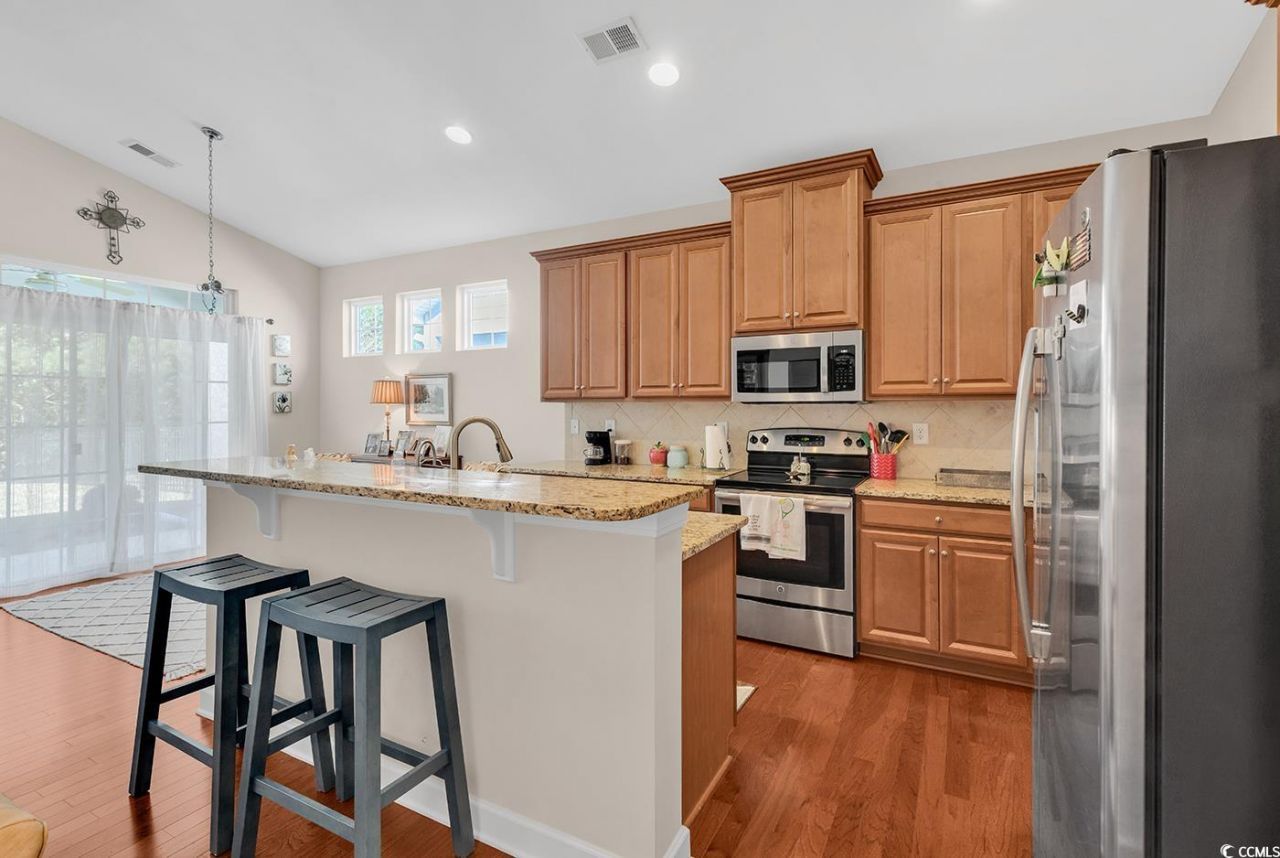 2011 Oxford St. Photo 5