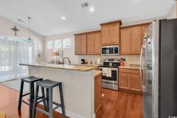 2011 Oxford St. photo 4