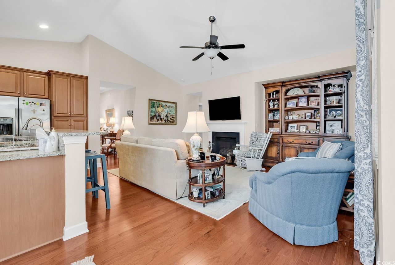 2011 Oxford St. Photo 9