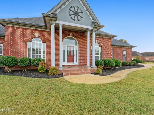 6384 Acree Woods Drive, Olive Branch, MS 38654