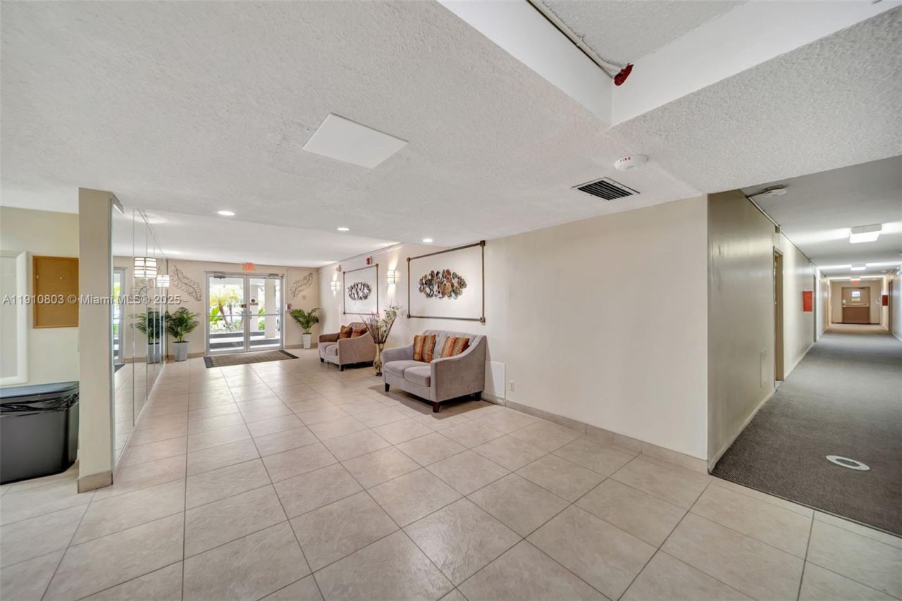 6700 Cypress Rd, Unit 105, Plantation, FL 33317 Photo