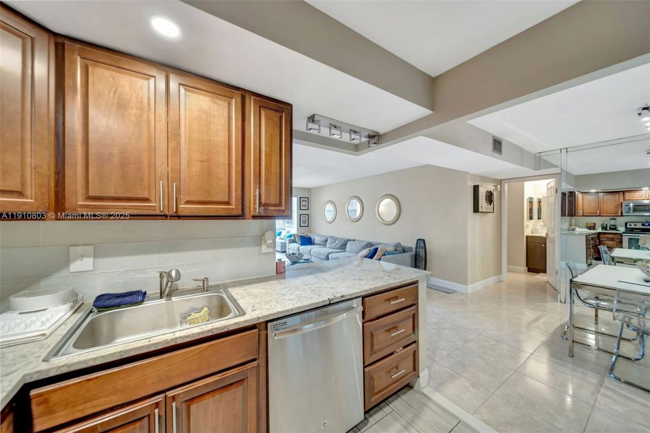 6700 Cypress Rd, Unit 105, Plantation, FL 33317 Photo