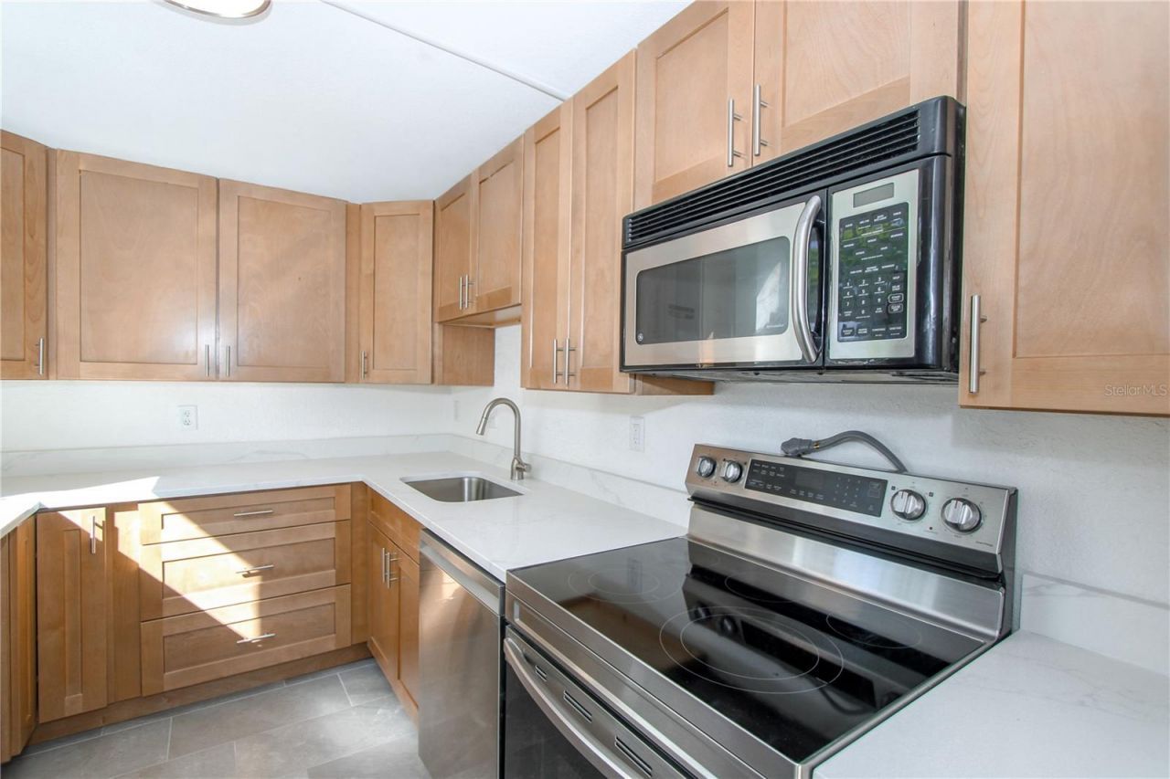 7425 Bay Island Drive S, Unit 108, South Pasadena, FL 33707 Photo