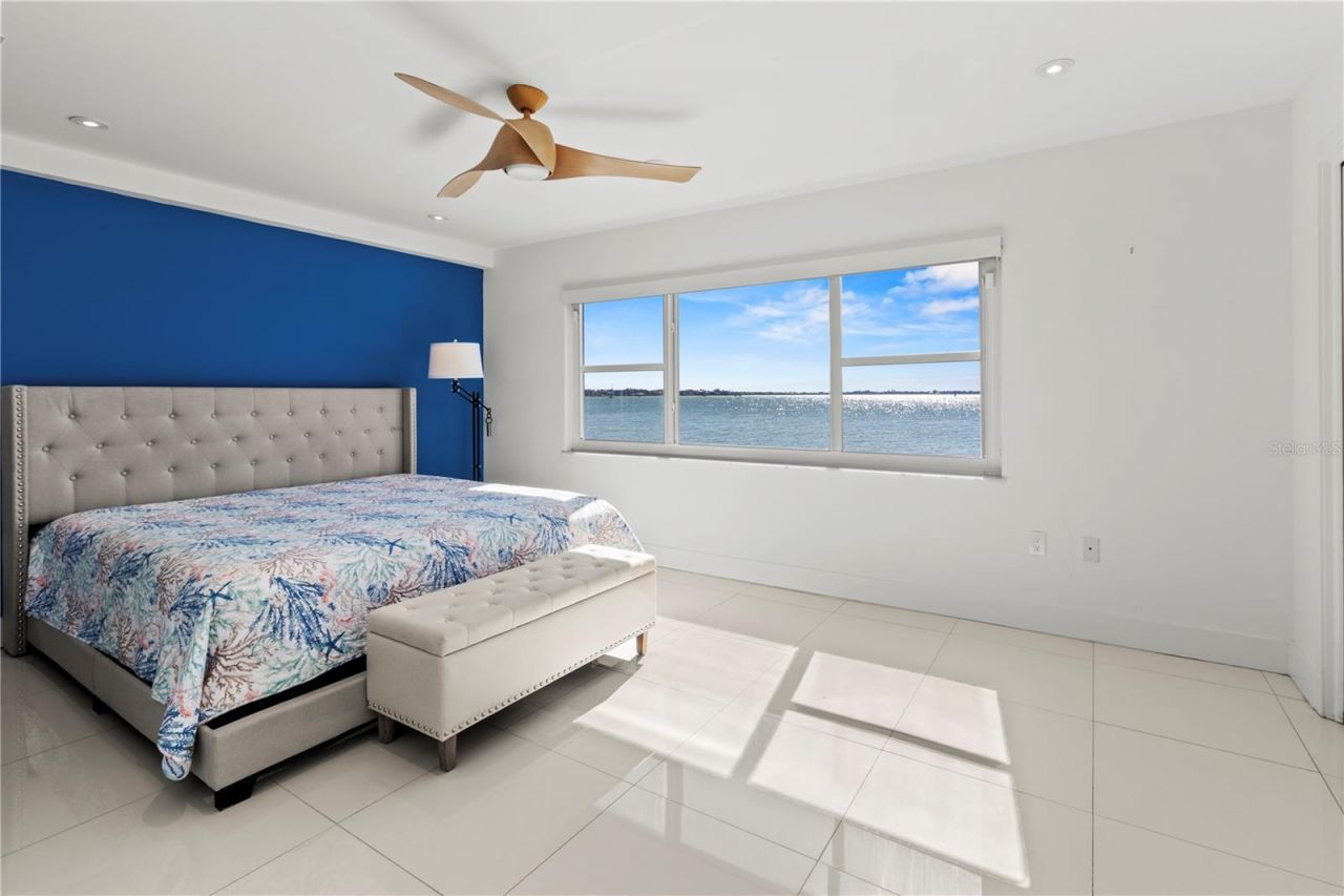 400 Golden Gate Point, Unit 11, Sarasota, FL 34236 Photo