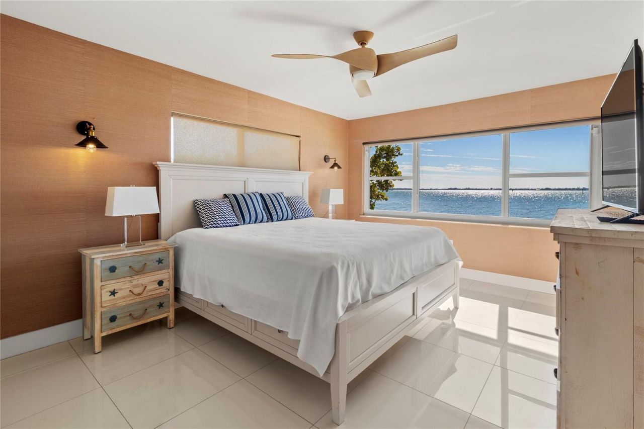 400 Golden Gate Point, Unit 11, Sarasota, FL 34236 Photo