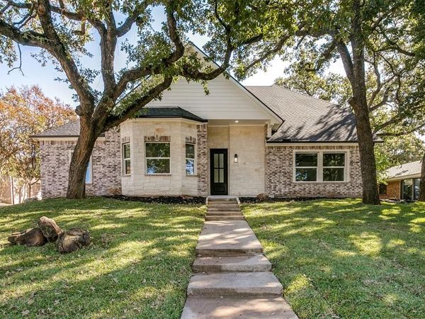 22 Lincolnshire Circle, Bedford, TX 76021